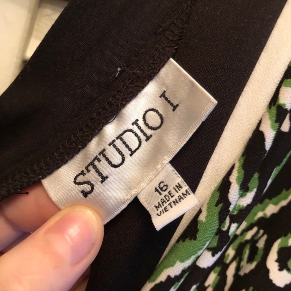 Patterned Green Dress - Picture 4 of 4